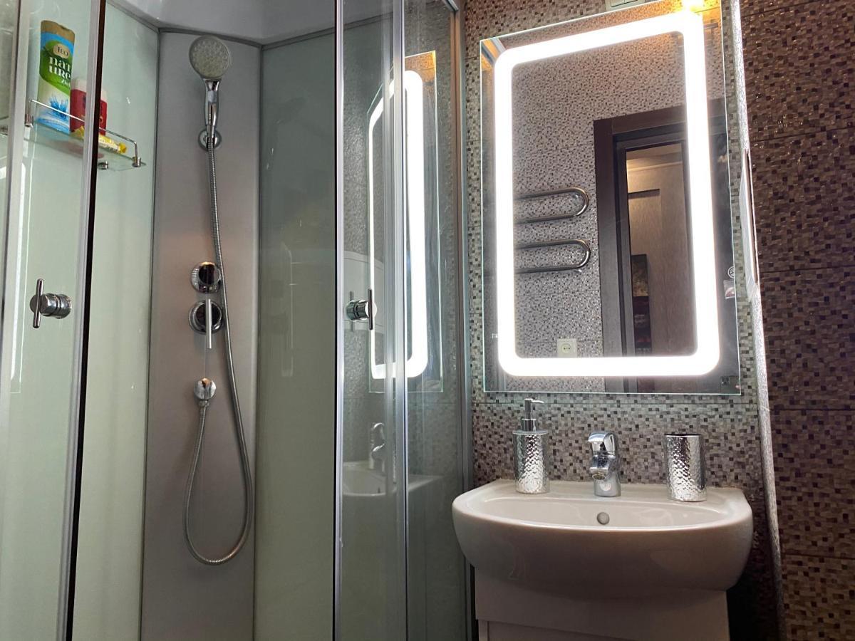 Modern Luxury Studio In The Center Of Kharkiv At Konstitutsii Square Экстерьер фото