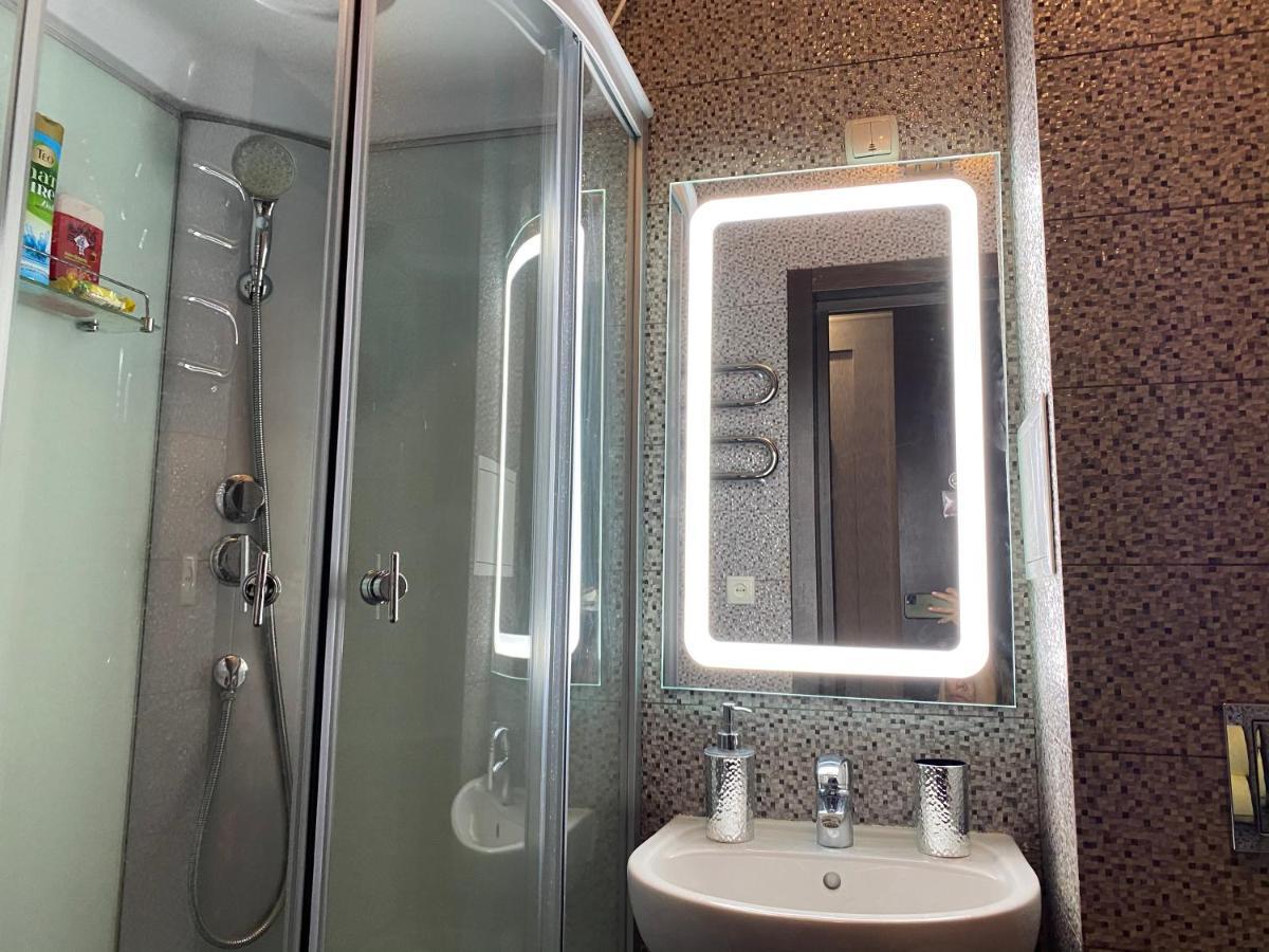 Modern Luxury Studio In The Center Of Kharkiv At Konstitutsii Square Экстерьер фото